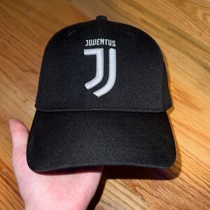 Authentic Juventus snap back hat.